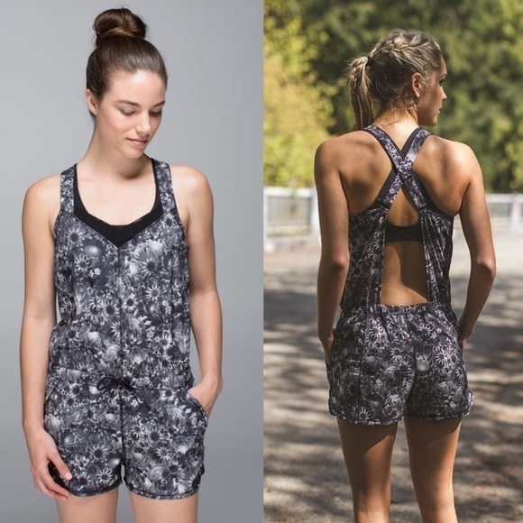 Lululemon The Runsie Flowabunga Black Angel Wing/Black Size‎ 6 Women - Picture 1 of 16